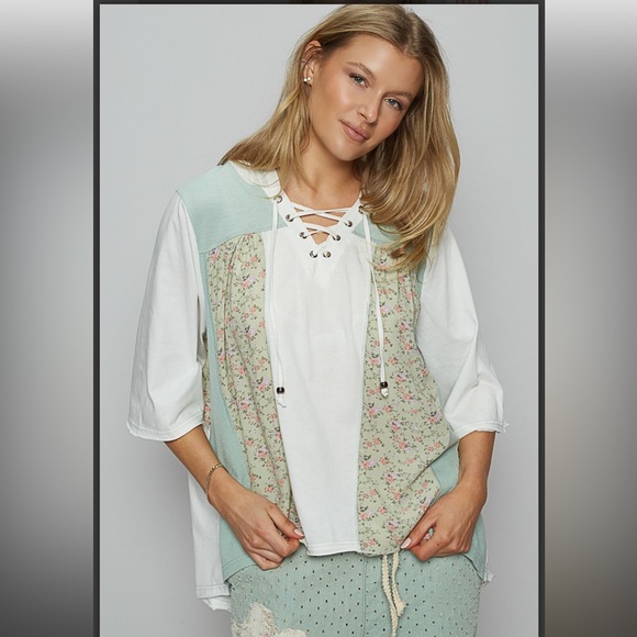 POL. 💚 Floral Patchwork Lace-Up Hooded Top - Picture 6 of 6